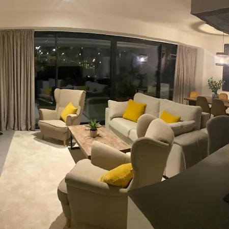 Luxury Three Bedroomed In Estopona *