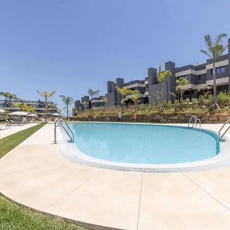 Daire Luxury Three Bedroomed In Estopona Estepona
