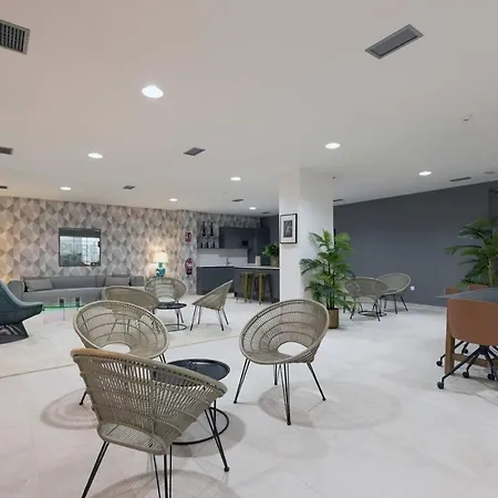 Luxury Three Bedroomed In Estopona Daire