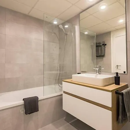 Luxury Three Bedroomed In Estopona Apartment *