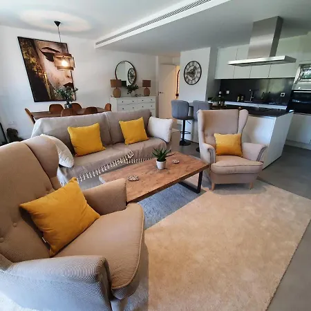 Apartment Luxury Three Bedroomed In Estopona Estepona