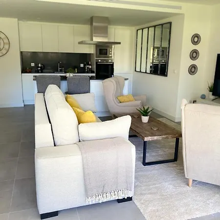 Apartment Luxury Three Bedroomed In Estopona Estepona